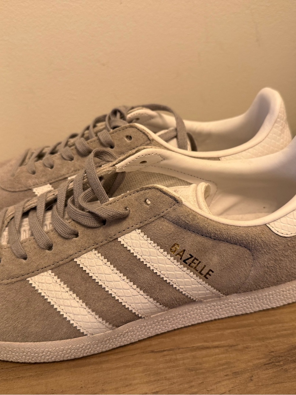 Adidas gazelle shoes grey size 10 women